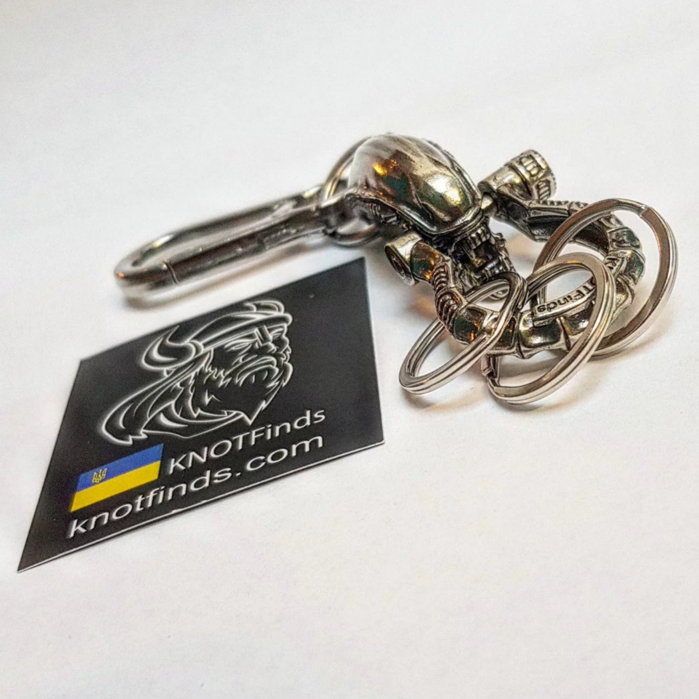 Handcrafted Stainless Steel Alien (Xenomorph) Keychain – A Unique Sci-Fi/Horror Gift