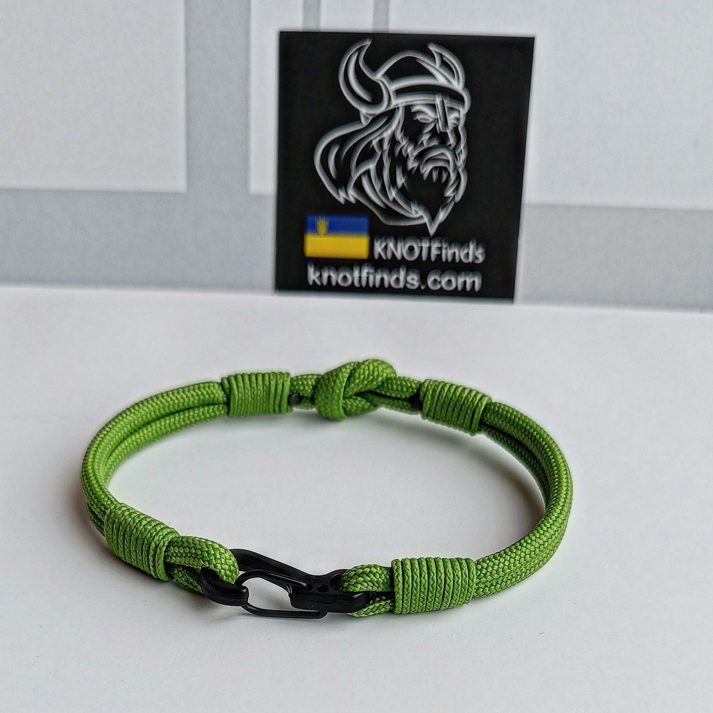 Thin green mint paracord bracelet. Skydiving bangle. Enchanting mood. Street style. Surfer bracelet. Summer bangle. Beach accessory. Pepper mint bangle color. Saint Patrick's Day