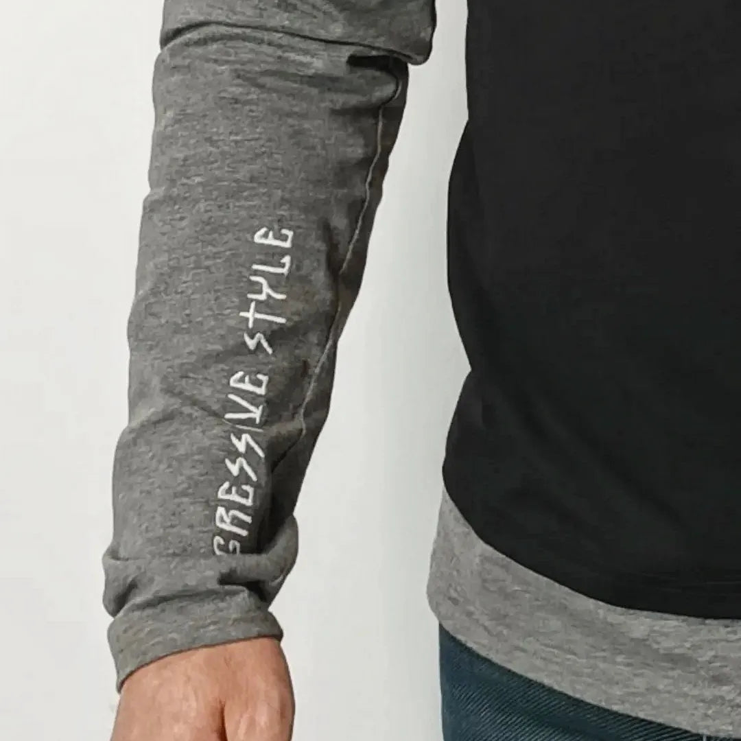 Men's T-shirt in black with a print of "Drakar Viking Ship" Stylish Scandinavian T-shirt with sleeves and a print of the logo of the legendary brand "KNOTFinds".