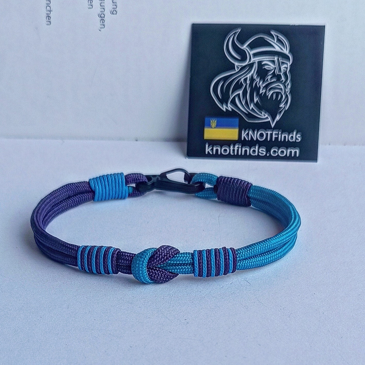 Turquoise and purple thin Nordic paracord bangle with a carabiner. Made of parachute cord and celtic knots. Gift to a friend for his birthday.
