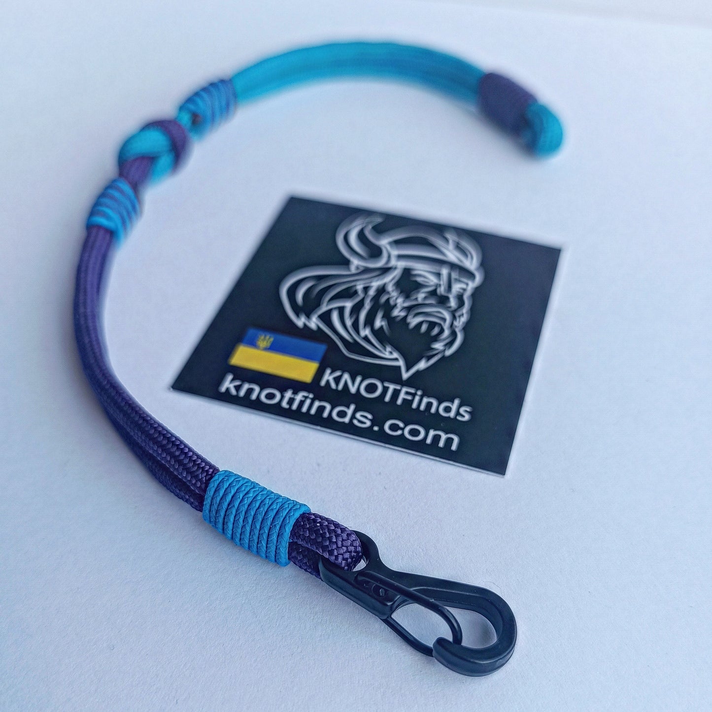 Turquoise and purple thin Nordic paracord bangle with a carabiner. Made of parachute cord and celtic knots. Gift to a friend for his birthday.