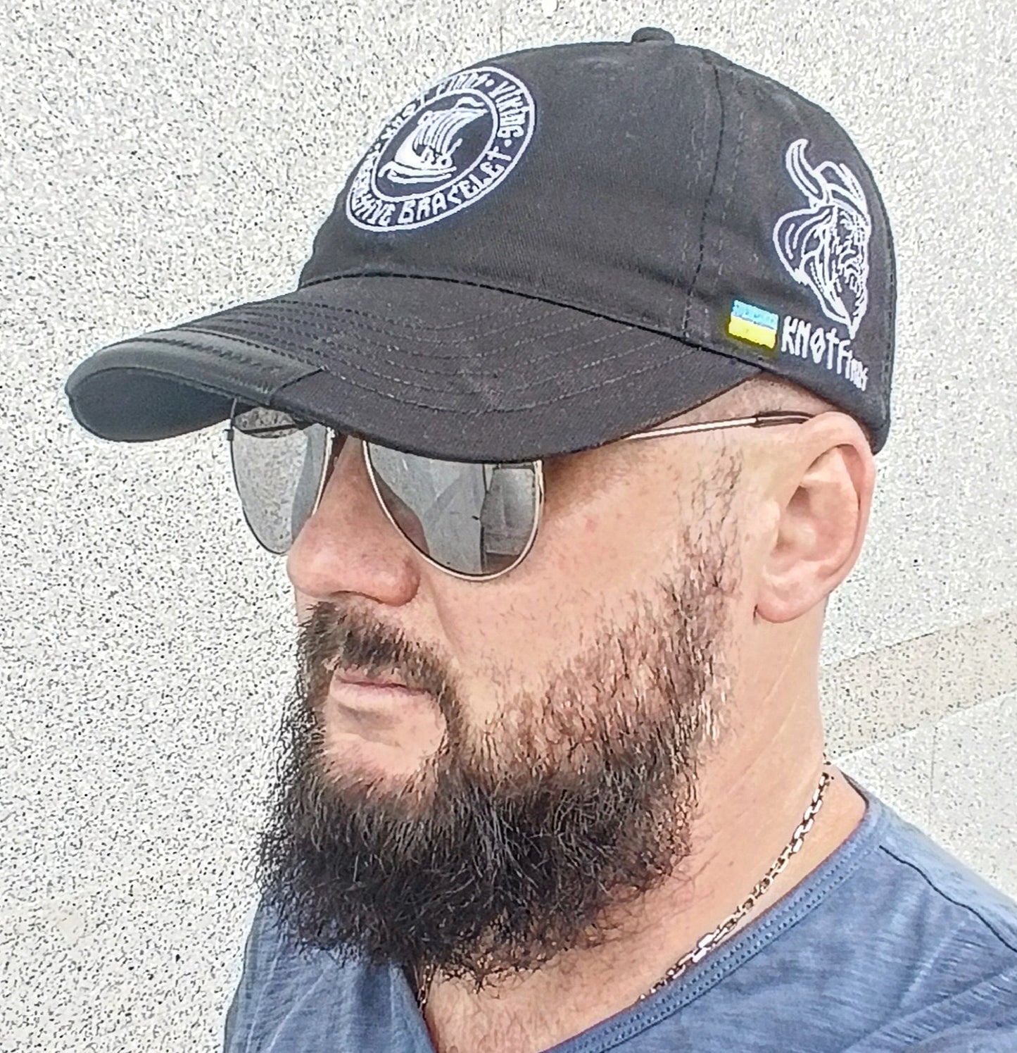 Black baseball cap with “Drakar Viking Ship” print. Stylish Scandinavian baseball cap with a print of the logo of the legendary brand “KNOTFinds”.