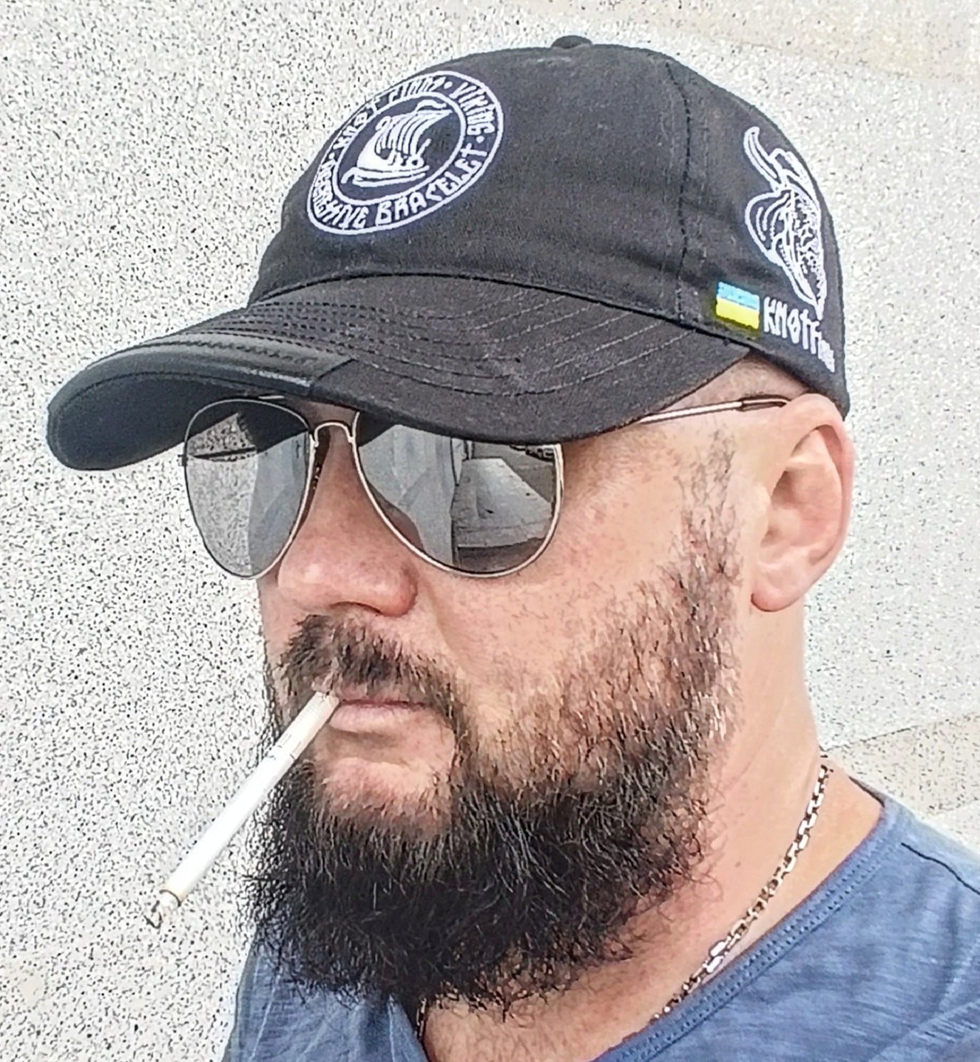 Black baseball cap with “Drakar Viking Ship” print. Stylish Scandinavian baseball cap with a print of the logo of the legendary brand “KNOTFinds”.