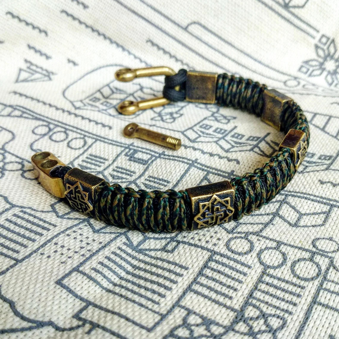 Celtic paracord bracelet with the symbol "Valkyrie". Great gift for husband, boyfriend, man. Viking style.