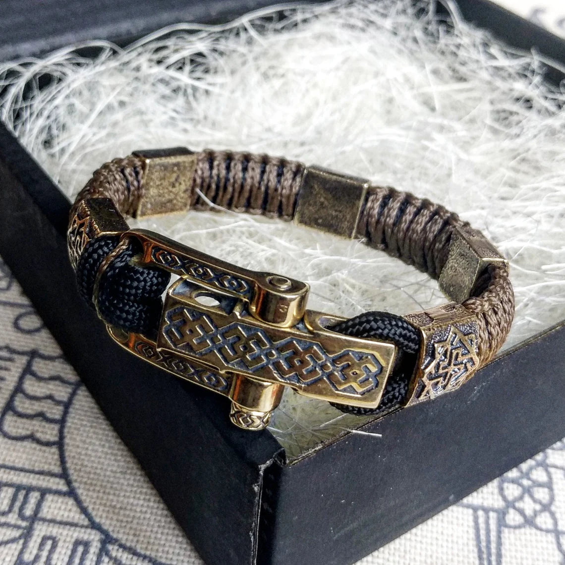 Celtic paracord bracelet with the symbol "Valkyrie". Great gift for husband, boyfriend, man. Viking style.