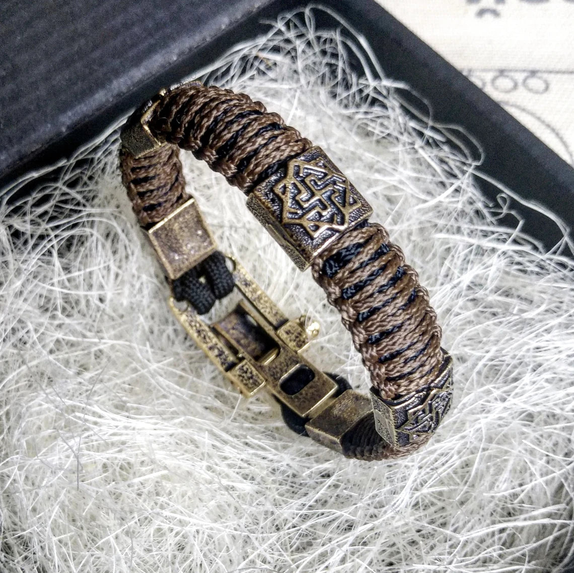 Celtic paracord bracelet with the symbol "Valkyrie". Great gift for husband, boyfriend, man. Viking style.