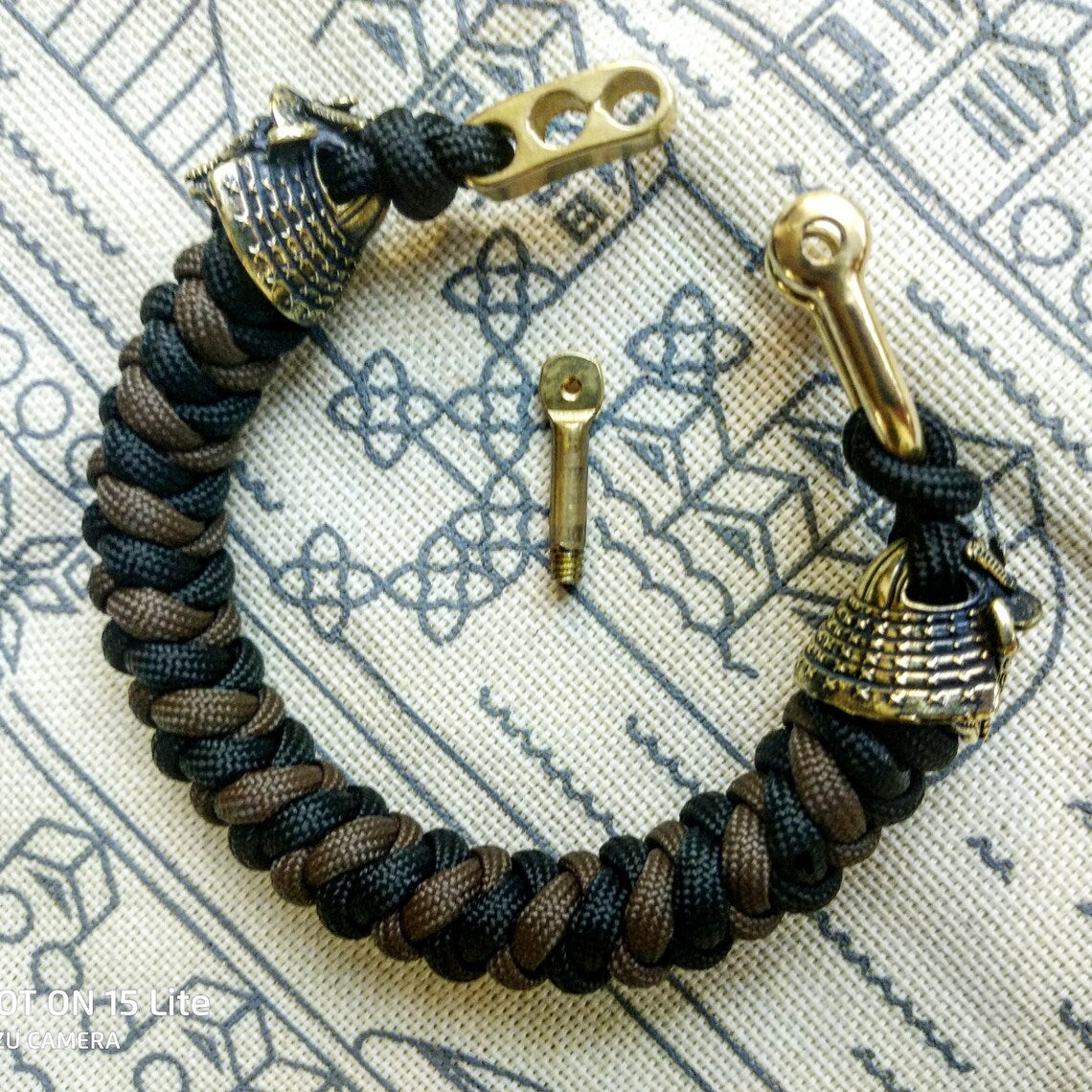 Custom bracelet "SAMURAI", made of paracord and original brass beads "Samurai helmet". A great gift for everyone who likes Celtic knots.