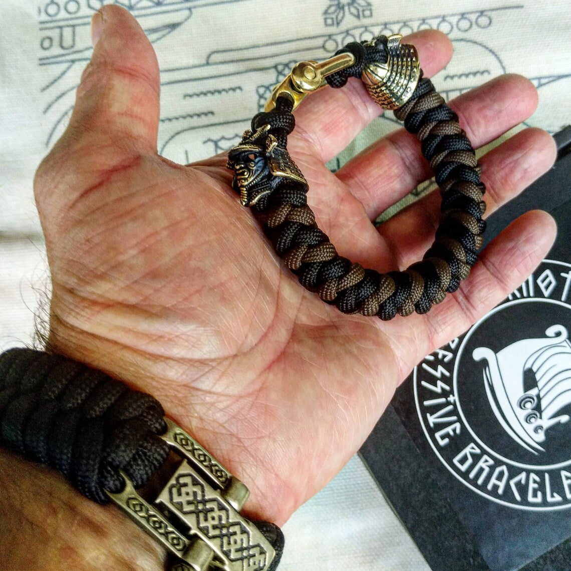 Custom bracelet "SAMURAI", made of paracord and original brass beads "Samurai helmet". A great gift for everyone who likes Celtic knots.
