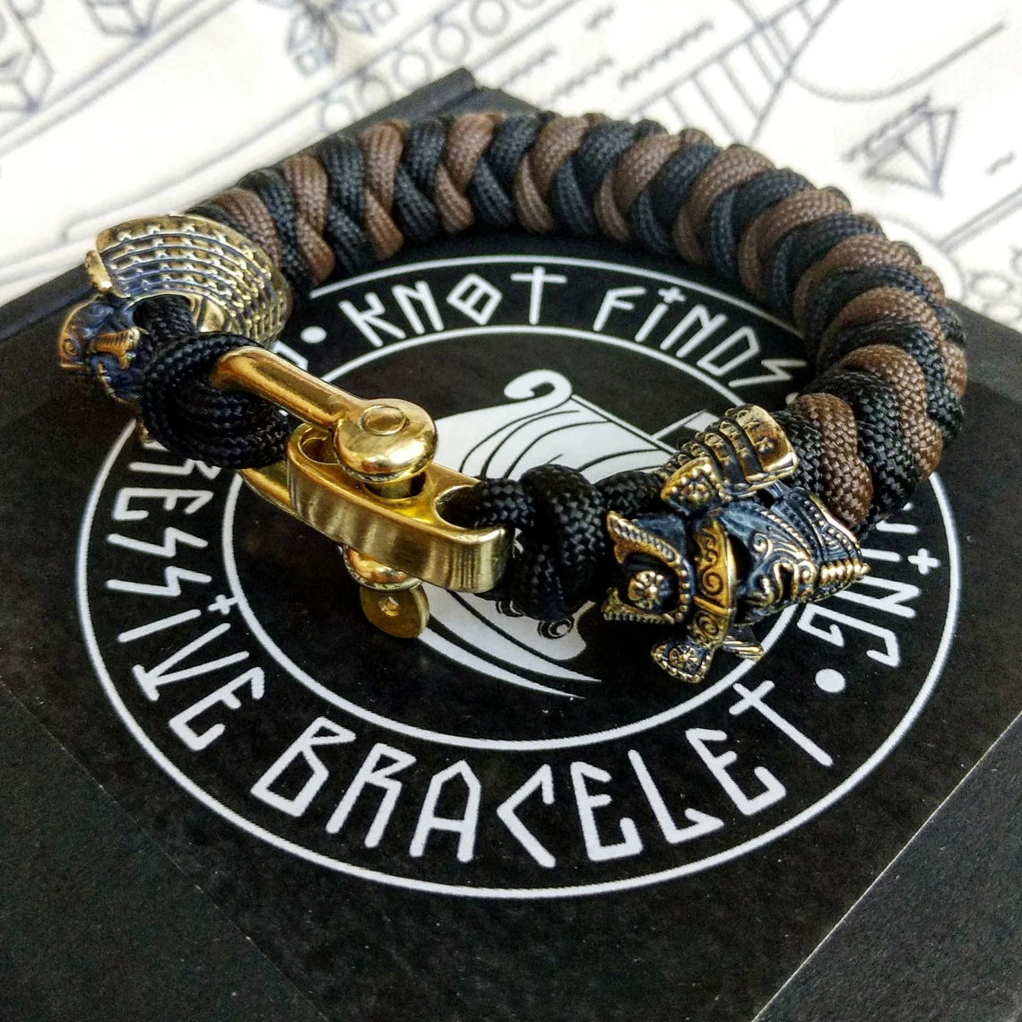 Custom bracelet "SAMURAI", made of paracord and original brass beads "Samurai helmet". A great gift for everyone who likes Celtic knots.