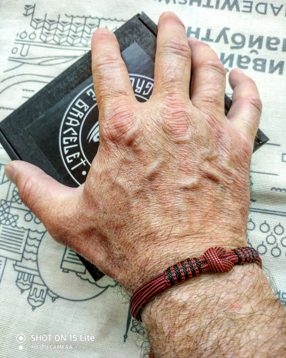 Stylish paracord bracelet / Celtic knot / Scandinavian jewelry / Wristband / skydive paracord shackle