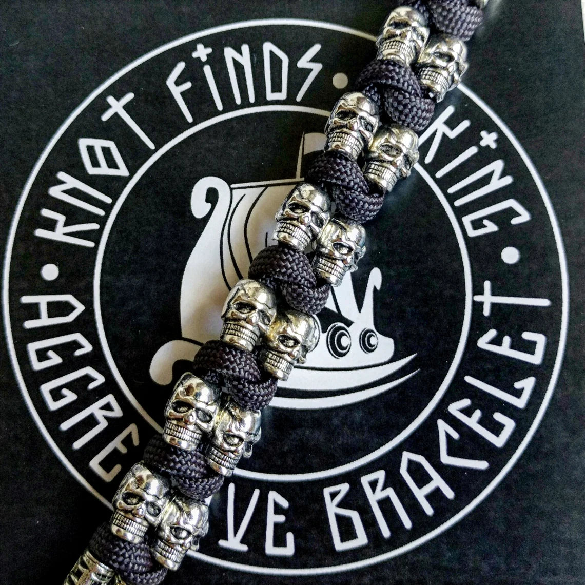 Silver skull paracord bracelet. A great gift for men and women who prefer a brutal style and a symbol of the skull. Celtic knots.