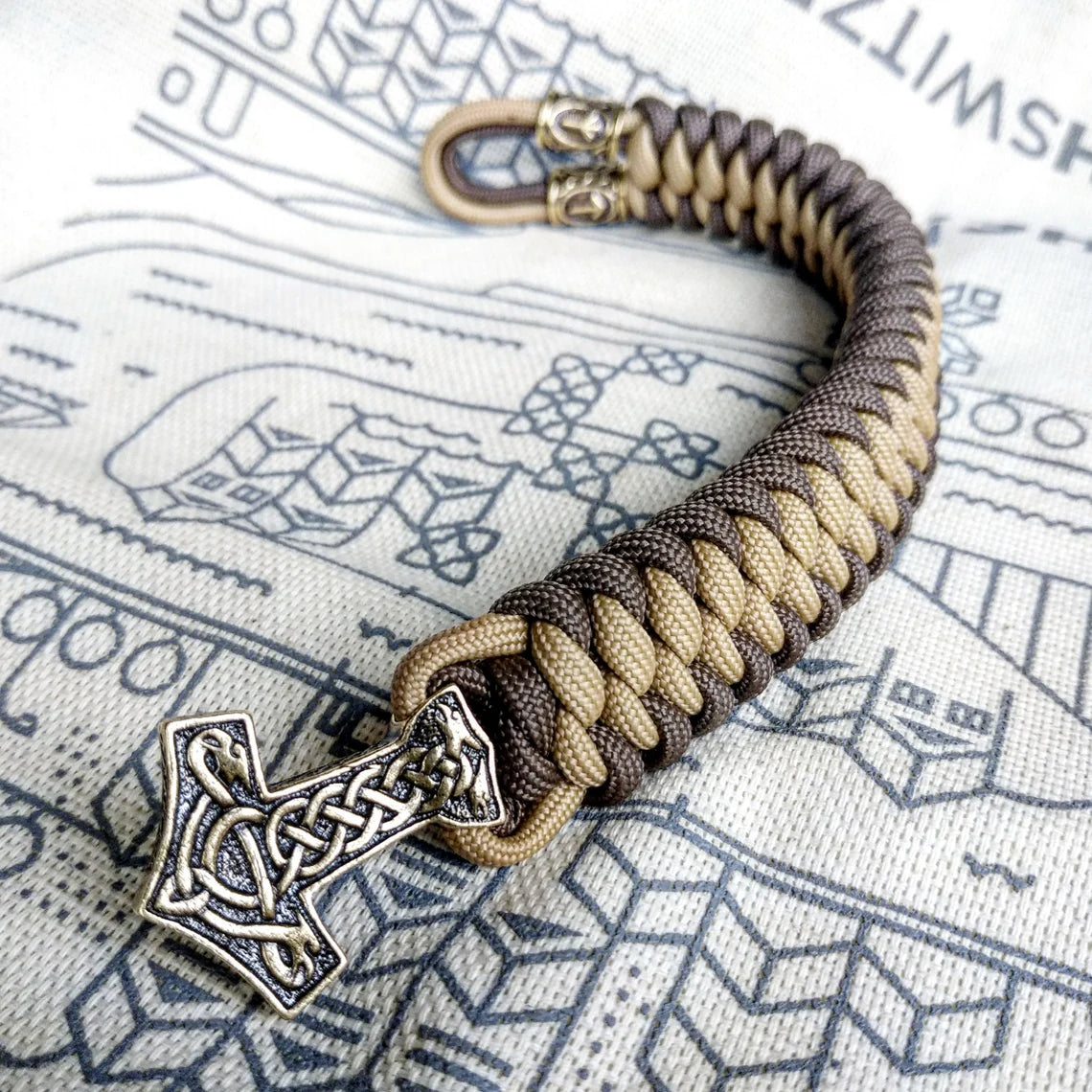Viking bracelet / Thor's Hammer / Scandinavian jewelry / gift for him / paracord bracelet / parachute cord / viking cuff / biker bangle