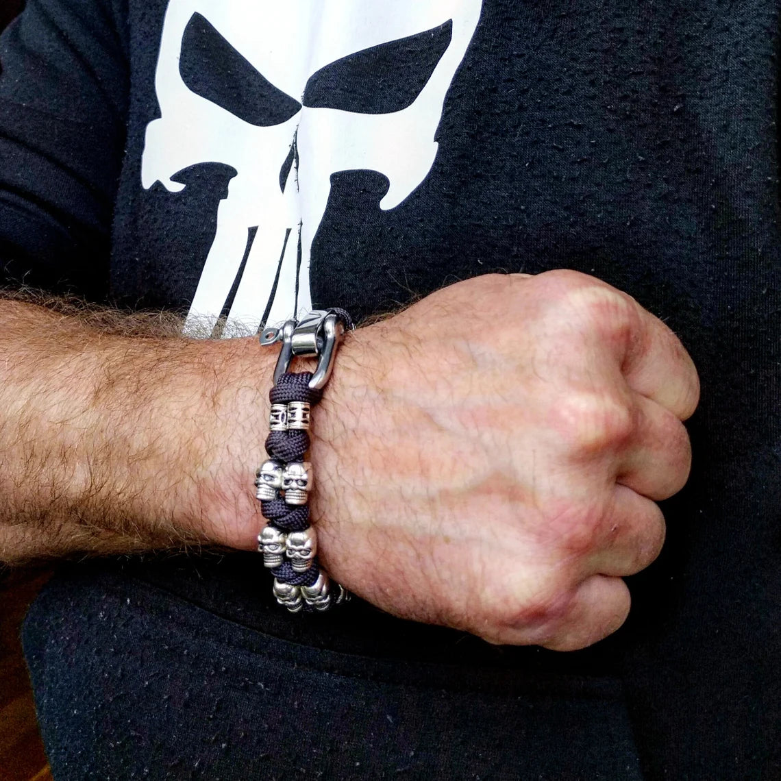 Silver skull paracord bracelet. A great gift for men and women who prefer a brutal style and a symbol of the skull. Celtic knots.