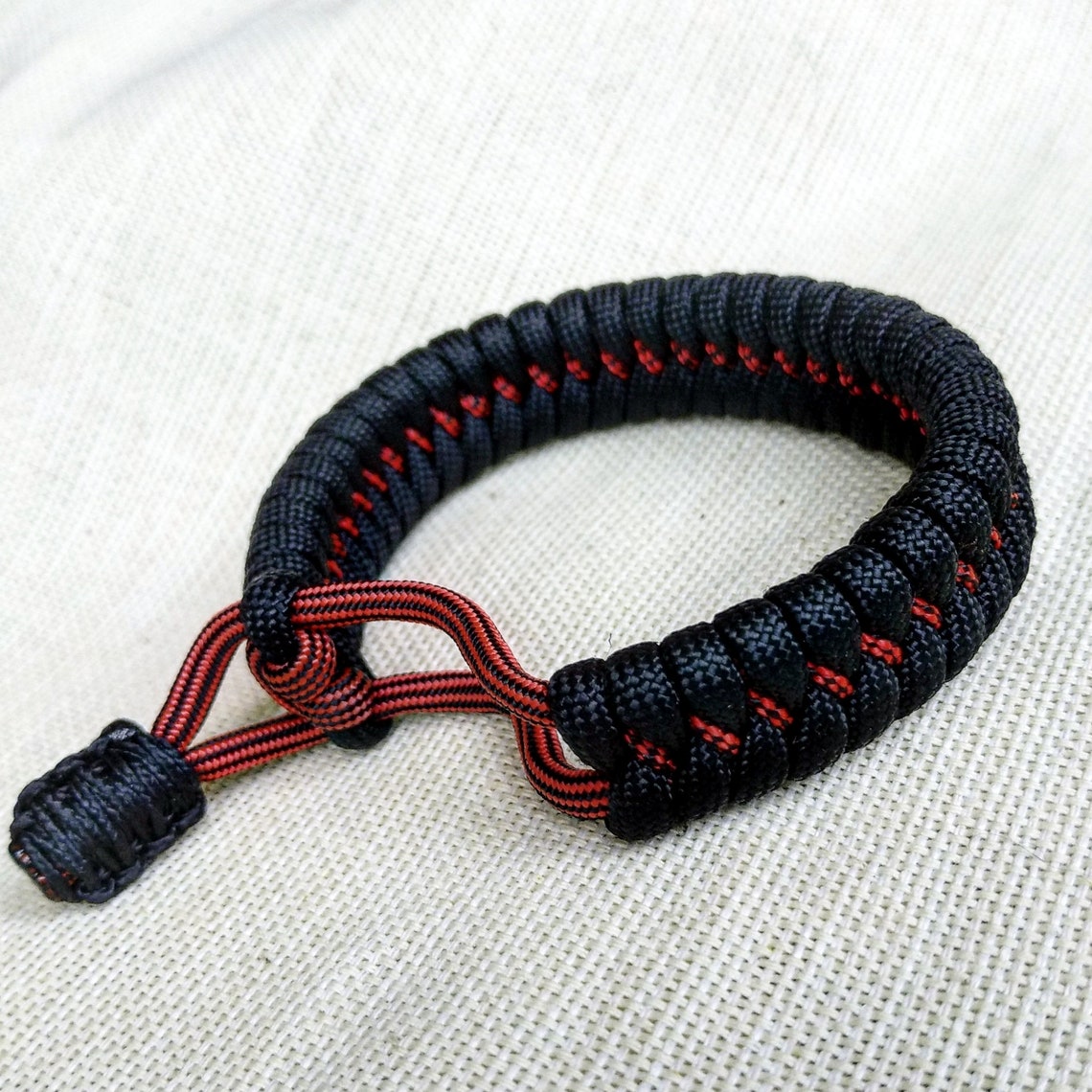 Paracord bracelet made of Mad Max paracord, Army style, a great gift for men.