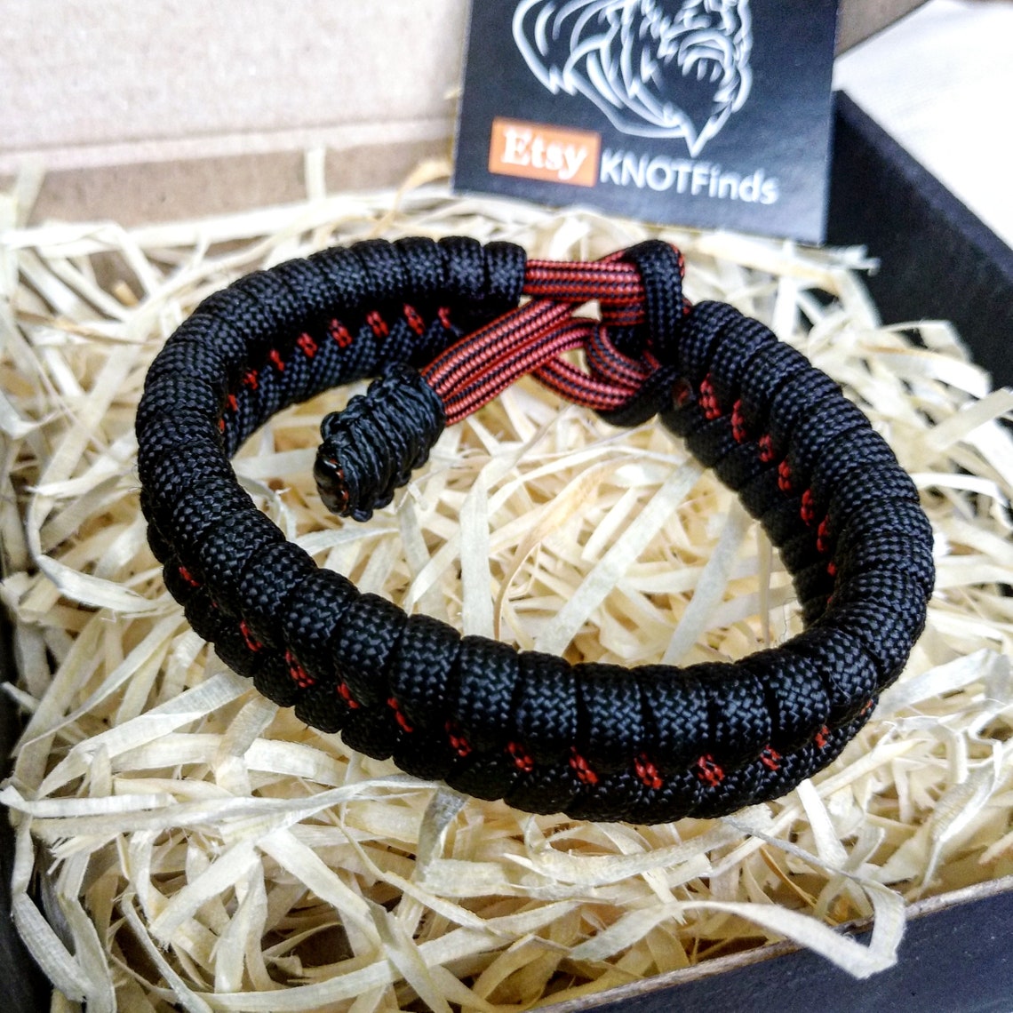 Paracord bracelet made of Mad Max paracord, Army style, a great gift for men.