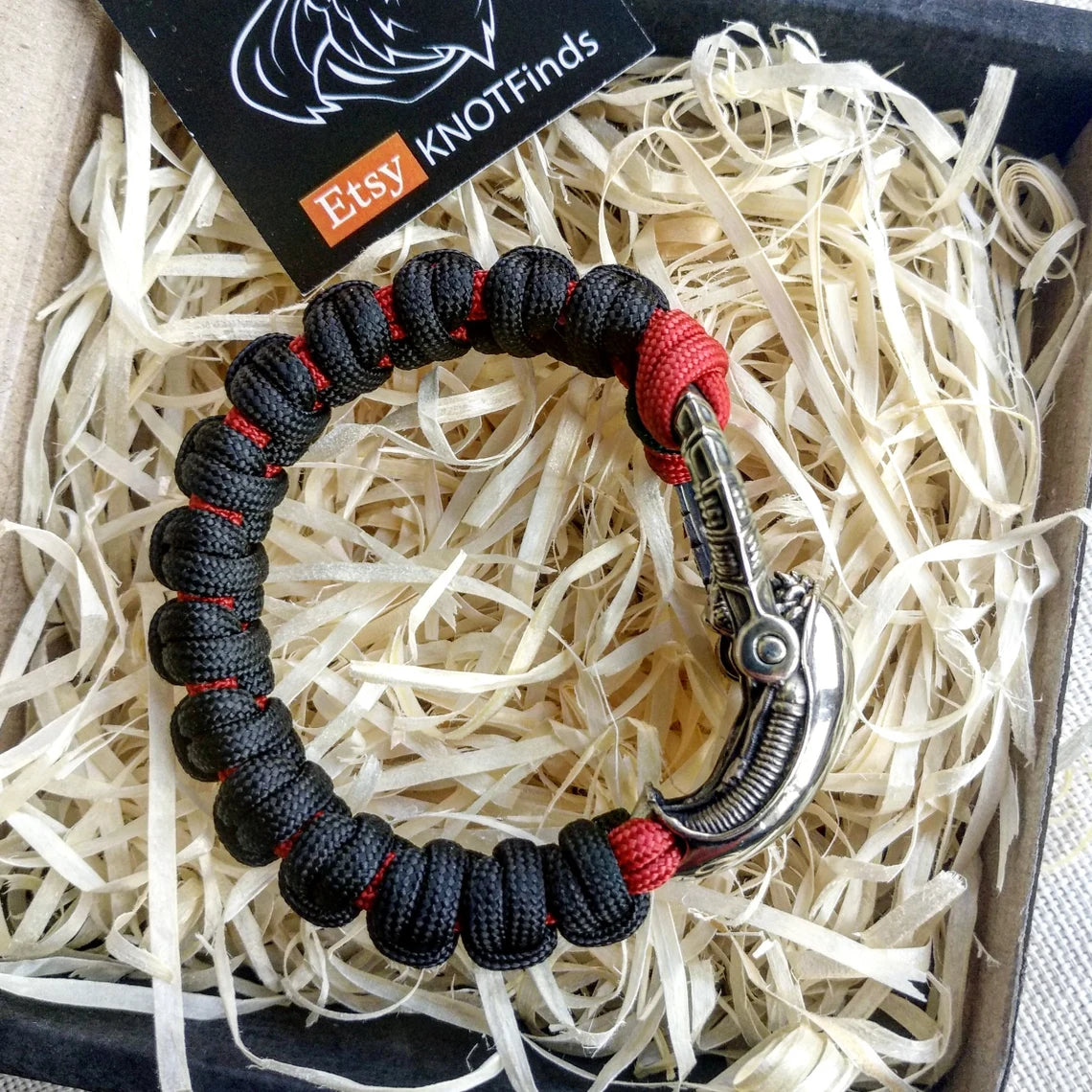 Paracord bracelet "ALIEN". Celtic knot and parachute cord.