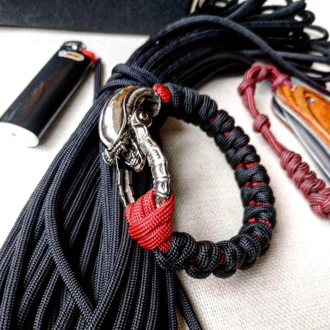 Paracord bracelet "ALIEN". Celtic knot and parachute cord.