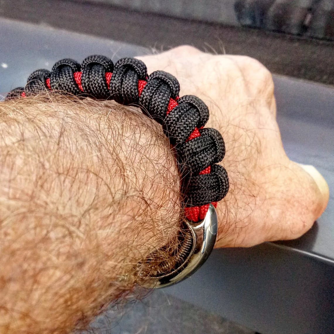 Paracord bracelet "ALIEN". Celtic knot and parachute cord.