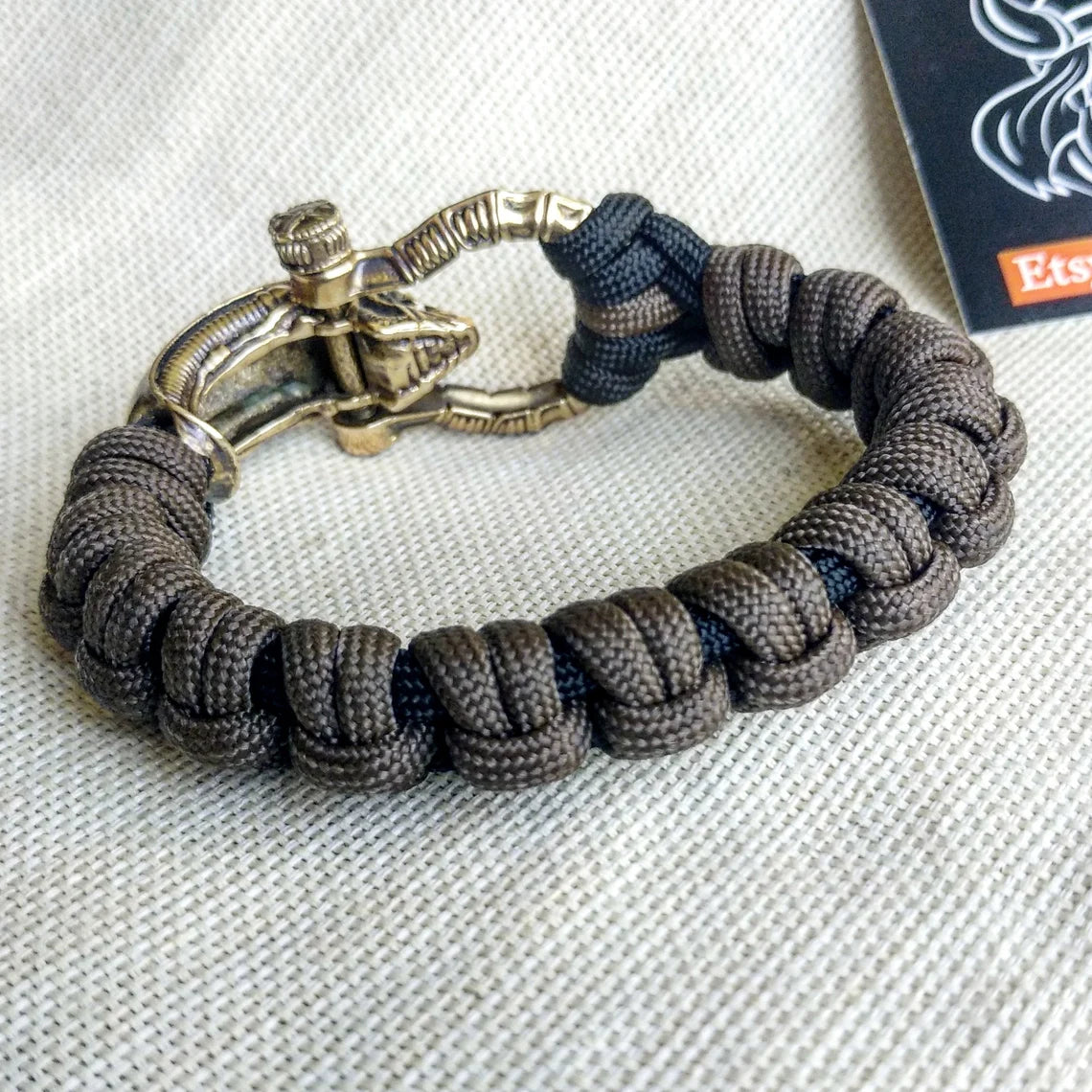 Paracord bracelet "ALIEN". Celtic knot and parachute cord.