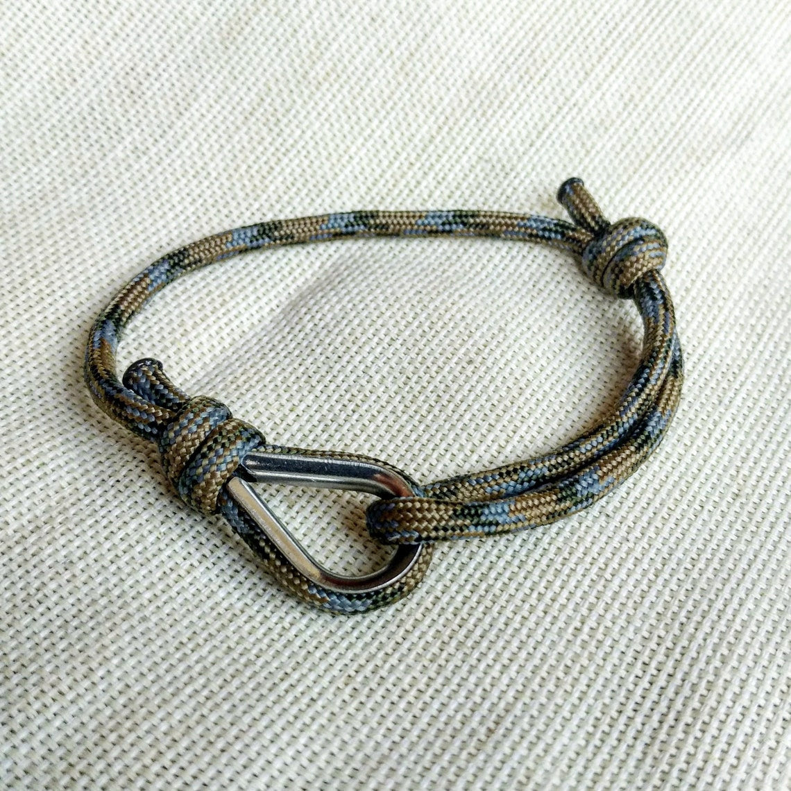 Stylish paracord bracelet / Celtic knot / Wire rope thimbles / skydiving