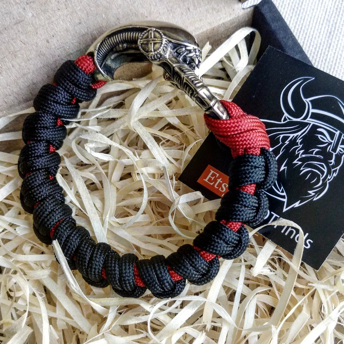 Paracord bracelet "ALIEN". Celtic knot and parachute cord.