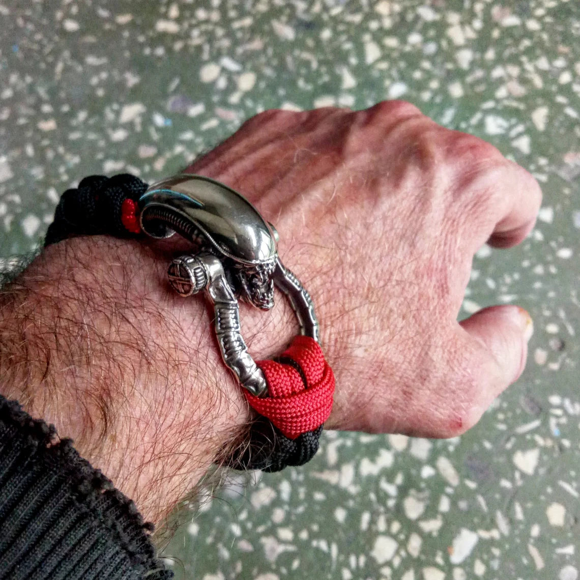 Paracord bracelet "ALIEN". Celtic knot and parachute cord.