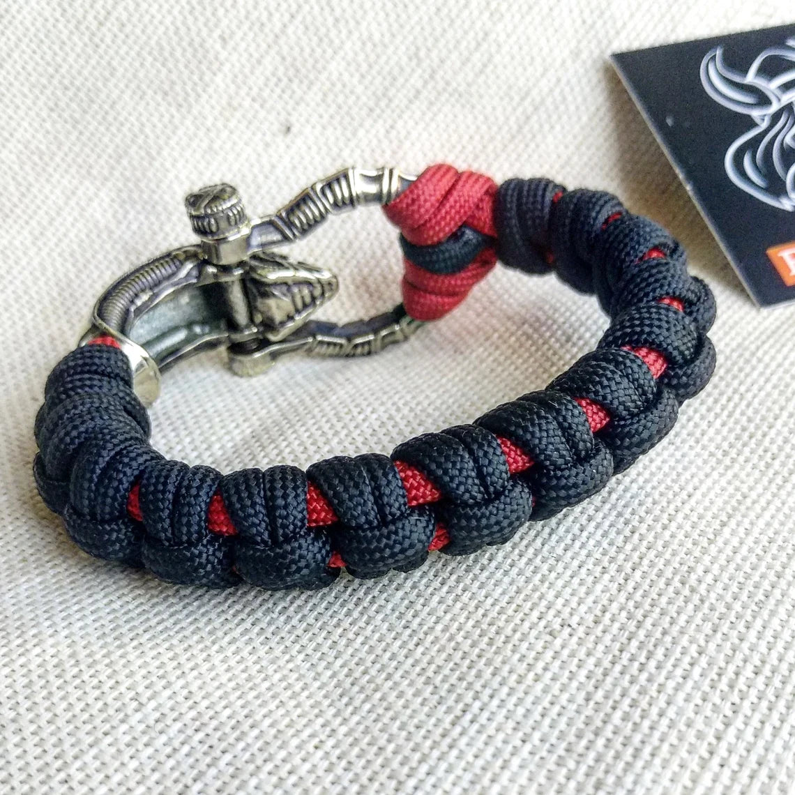 Paracord bracelet "ALIEN". Celtic knot and parachute cord.
