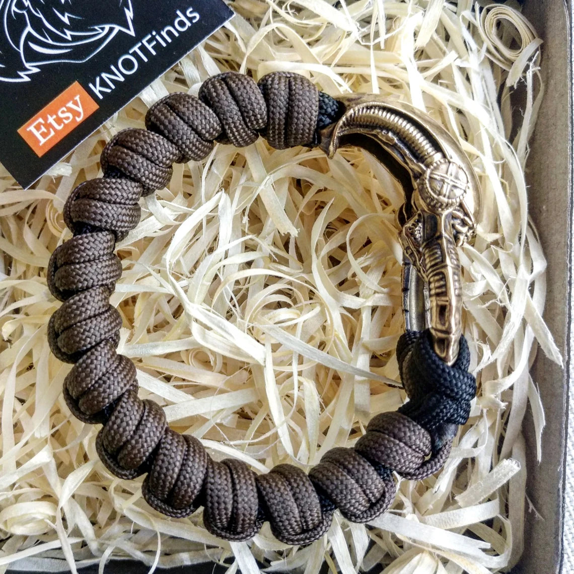 Paracord bracelet "ALIEN". Celtic knot and parachute cord.