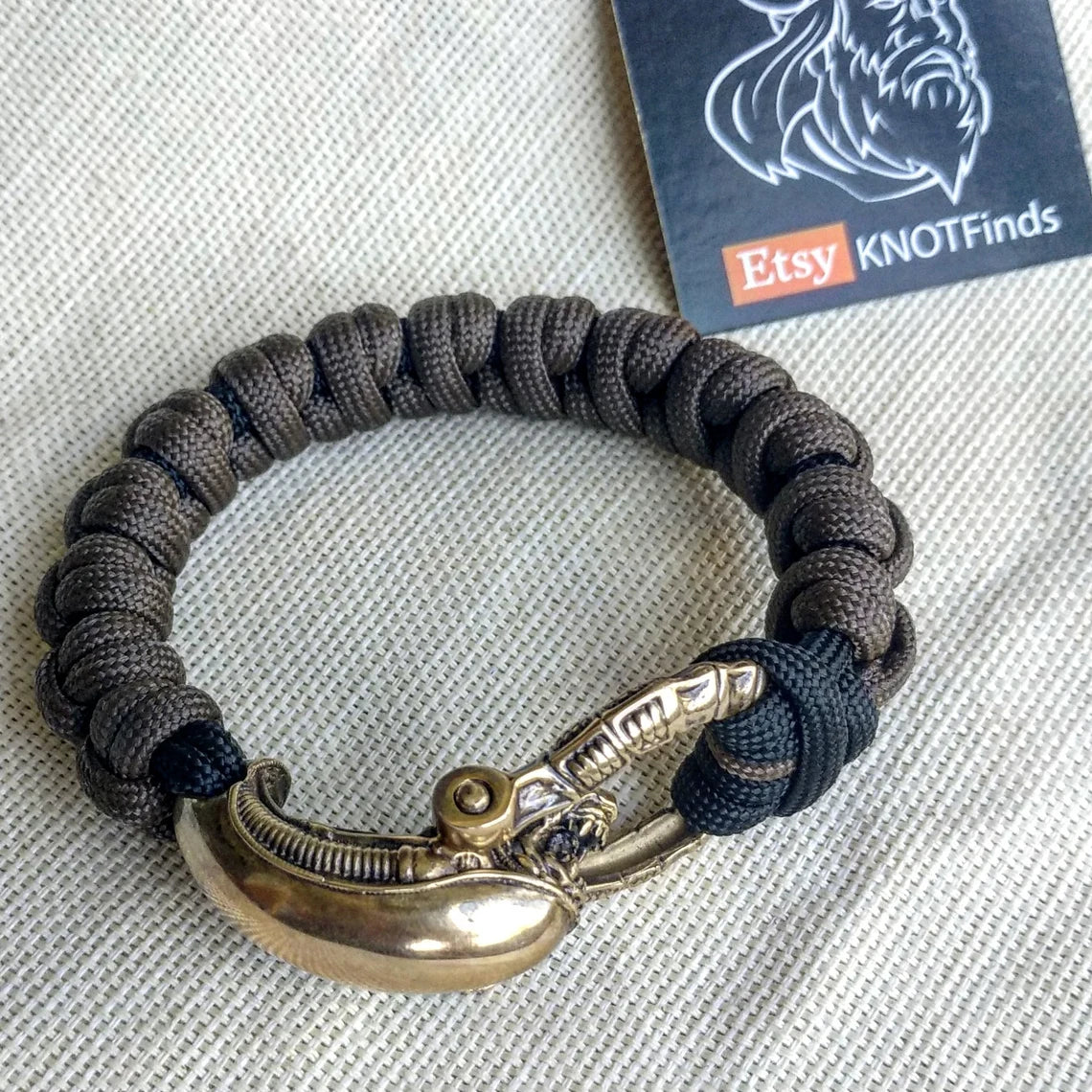 Paracord bracelet "ALIEN". Celtic knot and parachute cord.