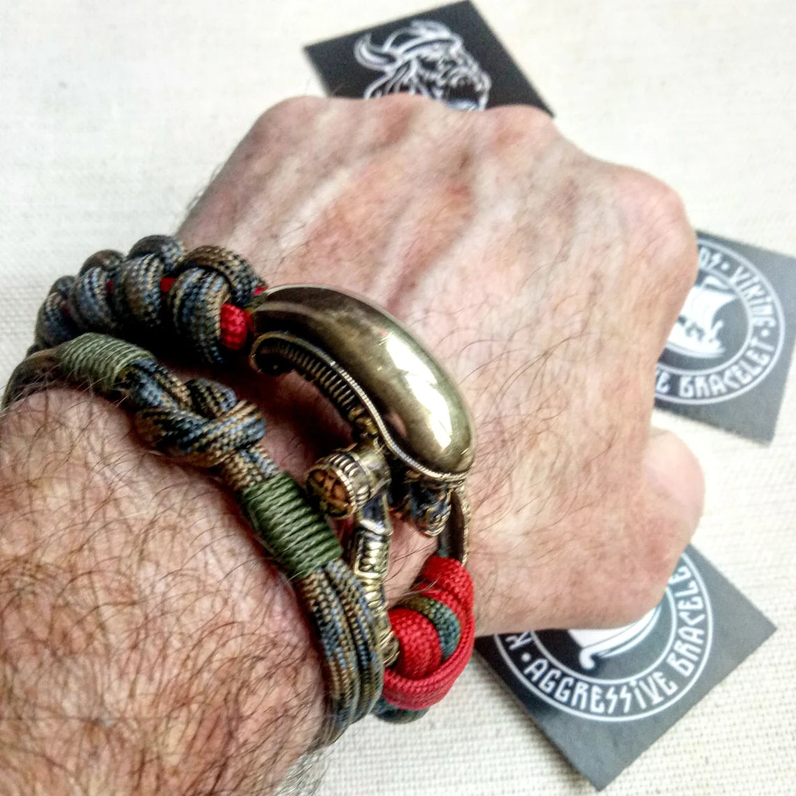 Paracord bracelet "ALIEN". Celtic knot and parachute cord.