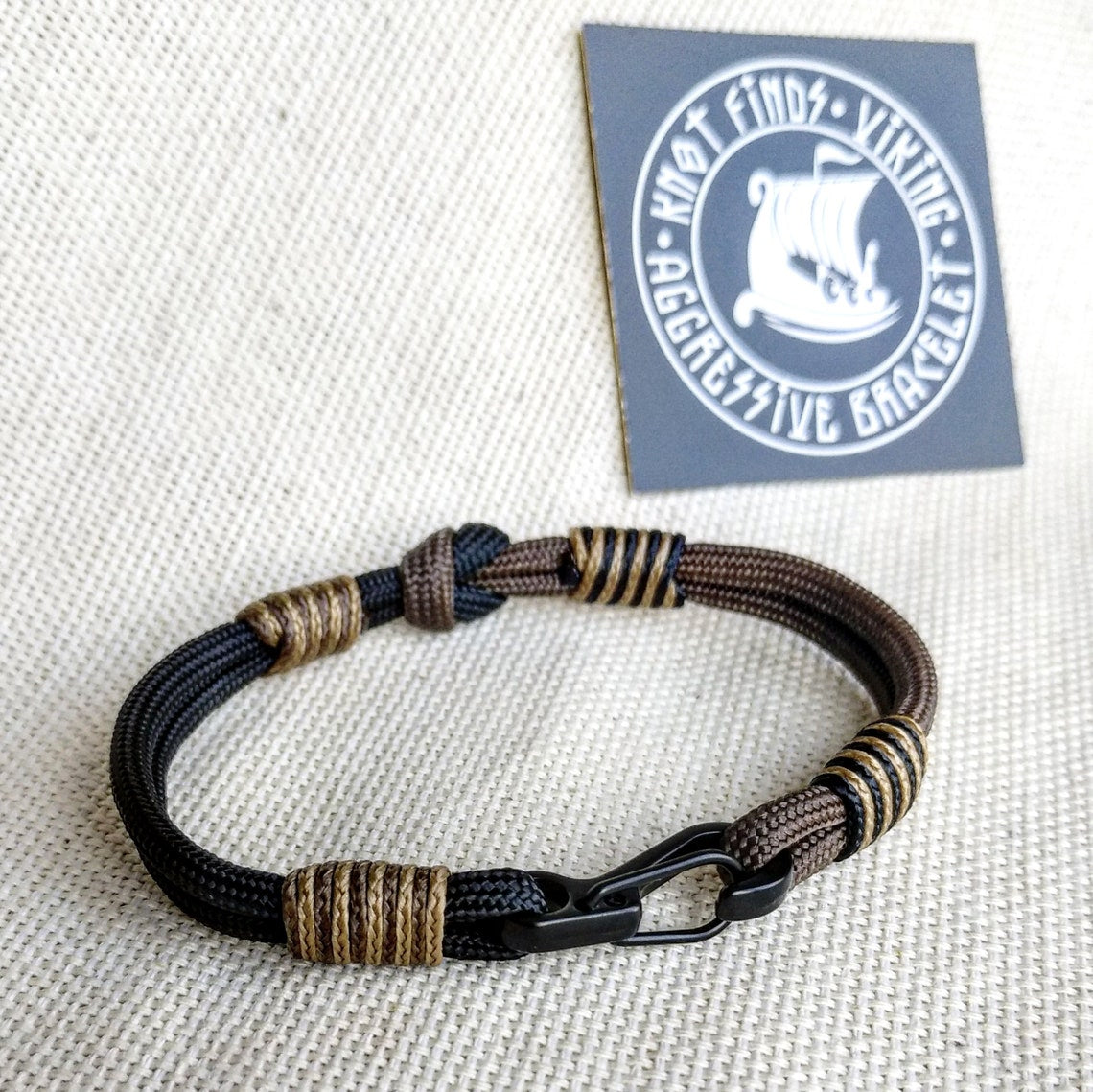 Thin Viking paracord bracelet with a carabiner. Made of parachute cord and celtic knots. Gift to a friend for his birthday.