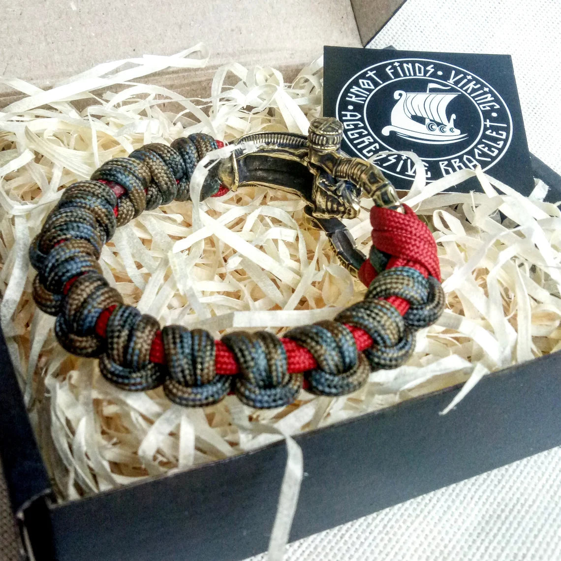 Paracord bracelet "ALIEN". Celtic knot and parachute cord.