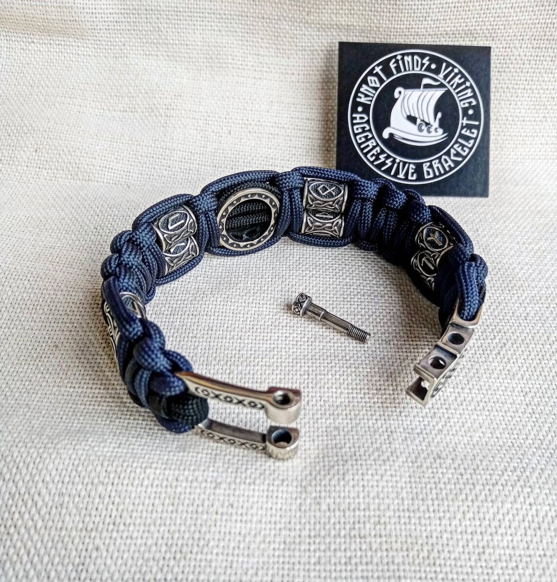 Runic paracord bracelet.Valknut symbol.