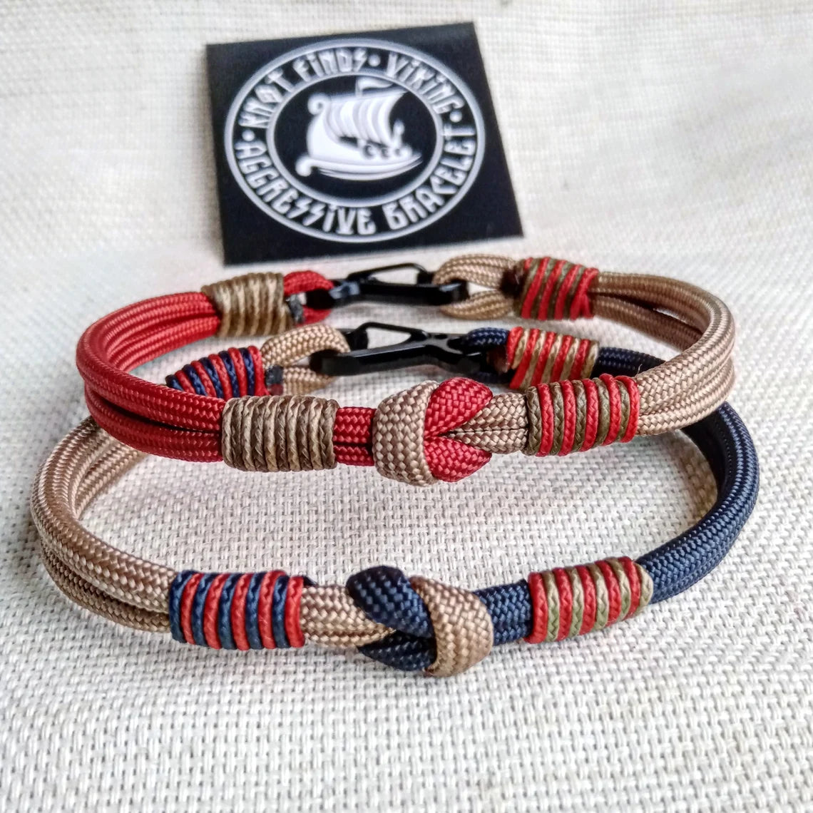 Carabiner paracord bracelet. Extreme durable. Viking jewelry. Celtic knot.