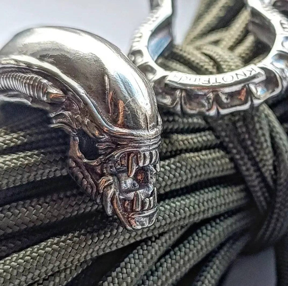 Steel paracord ALIEN shackle. Xenomorph. Beads for paracord weaving, viking style. viking jewelry, manual casting