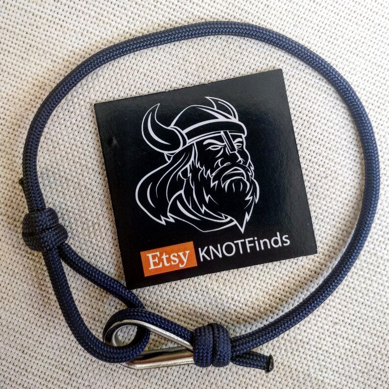 Navy blue paracord rope. Stylish bracelet for men and women. A gift for a surfer, diver, skydiver.