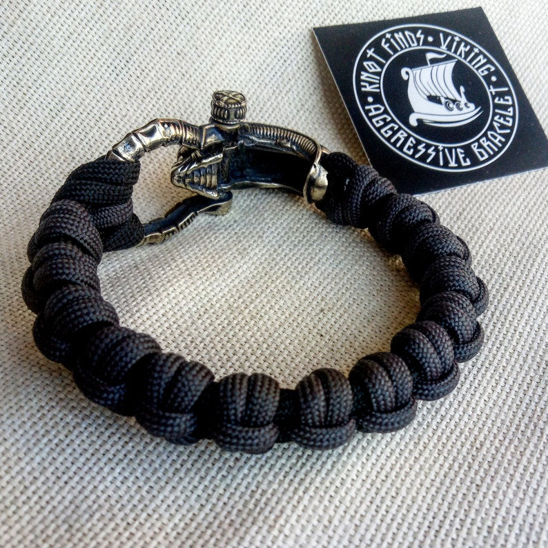 Paracord bracelet "ALIEN". Celtic knot and parachute cord.