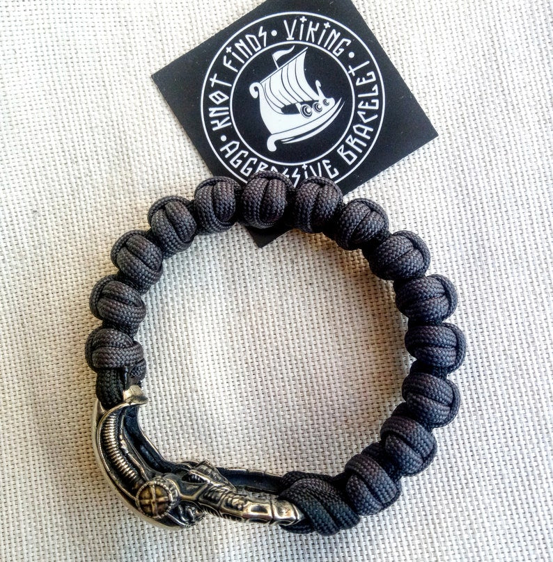 Paracord bracelet "ALIEN". Celtic knot and parachute cord.