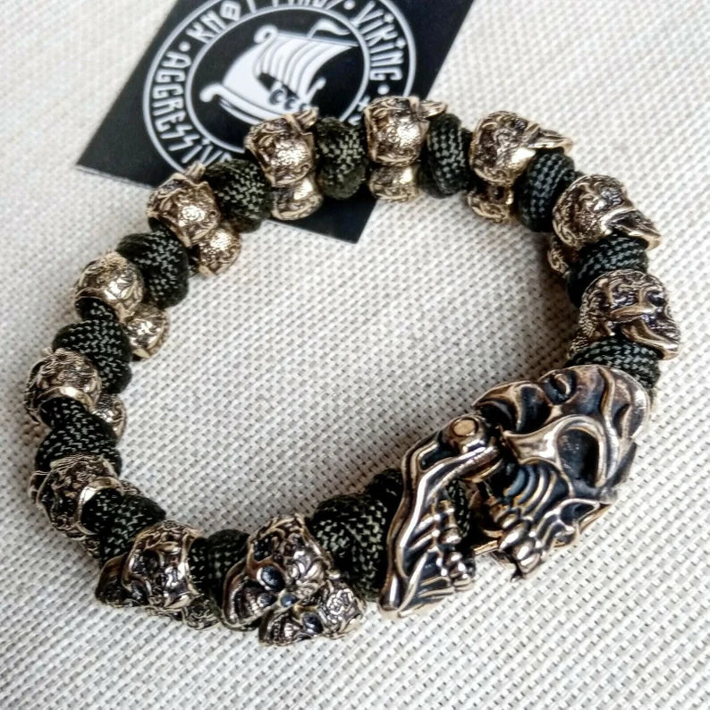 Horror skull paracord bracelet. A great gift for the Halloween. Celtic knots.