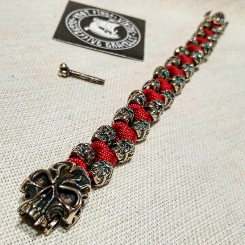 Horror skull paracord bracelet. A great gift for men and women who prefer a brutal style and a symbol of the skull. Celtic knots.