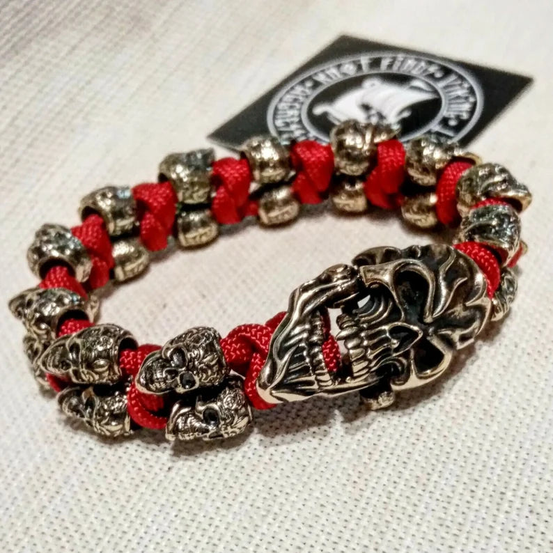 Horror skull paracord bracelet. A great gift for men and women who prefer a brutal style and a symbol of the skull. Celtic knots.