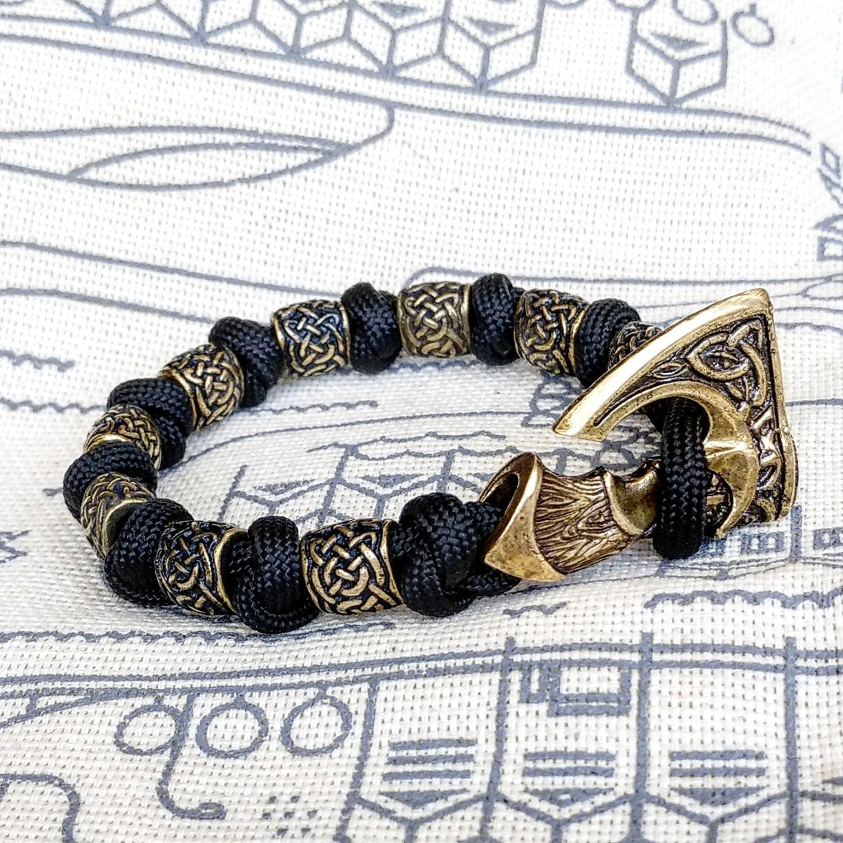 Black mens bangle. Paracord bracelet. Viking jewelry.