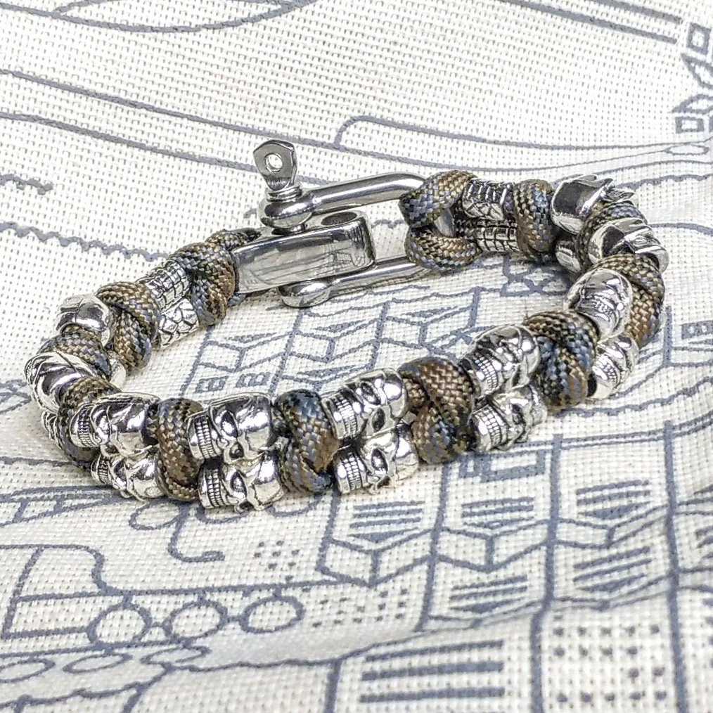 Steel skull paracord bracelet. A great gift for men and women who prefer a brutal style and a symbol of the skull. Halloween gift.