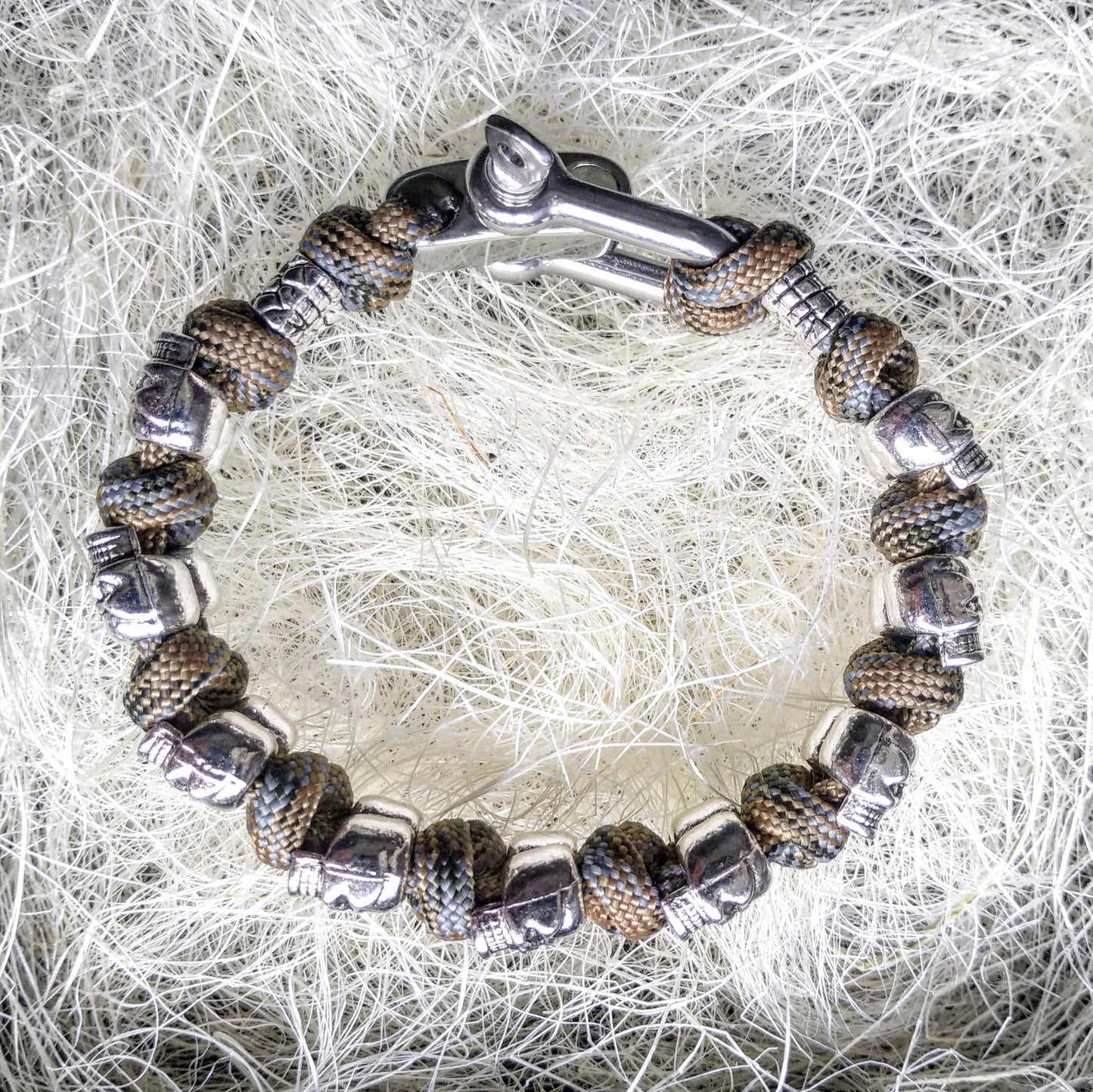 Steel skull paracord bracelet. A great gift for men and women who prefer a brutal style and a symbol of the skull. Halloween gift.