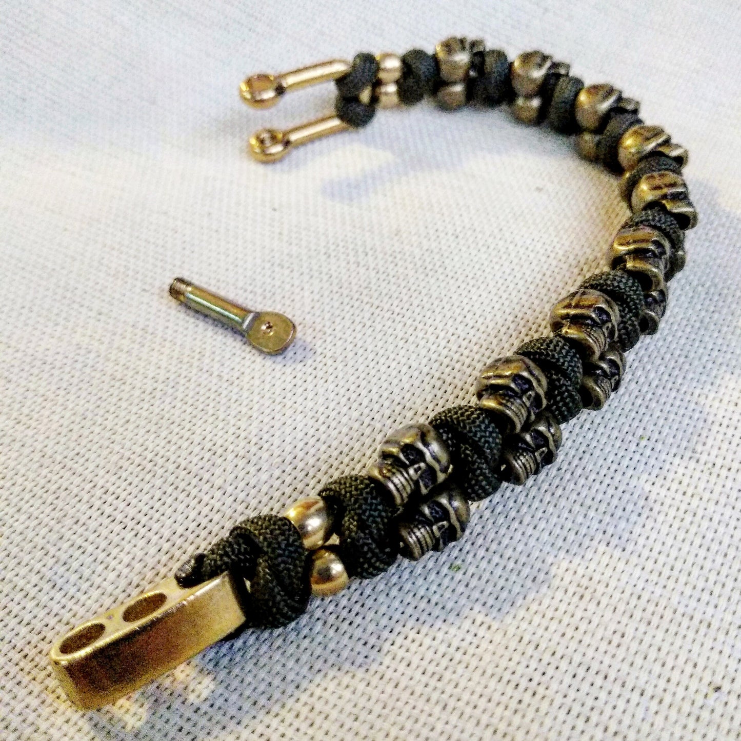 Viking skull bracelet / Scandinavian jewelry / gift for him / paracord bracelet / parachute cord / viking cuff / biker bangle