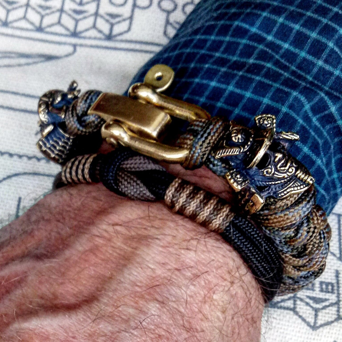Custom bracelet "SAMURAI", made of paracord and original brass beads "Samurai helmet". A great gift for everyone who likes Celtic knots.