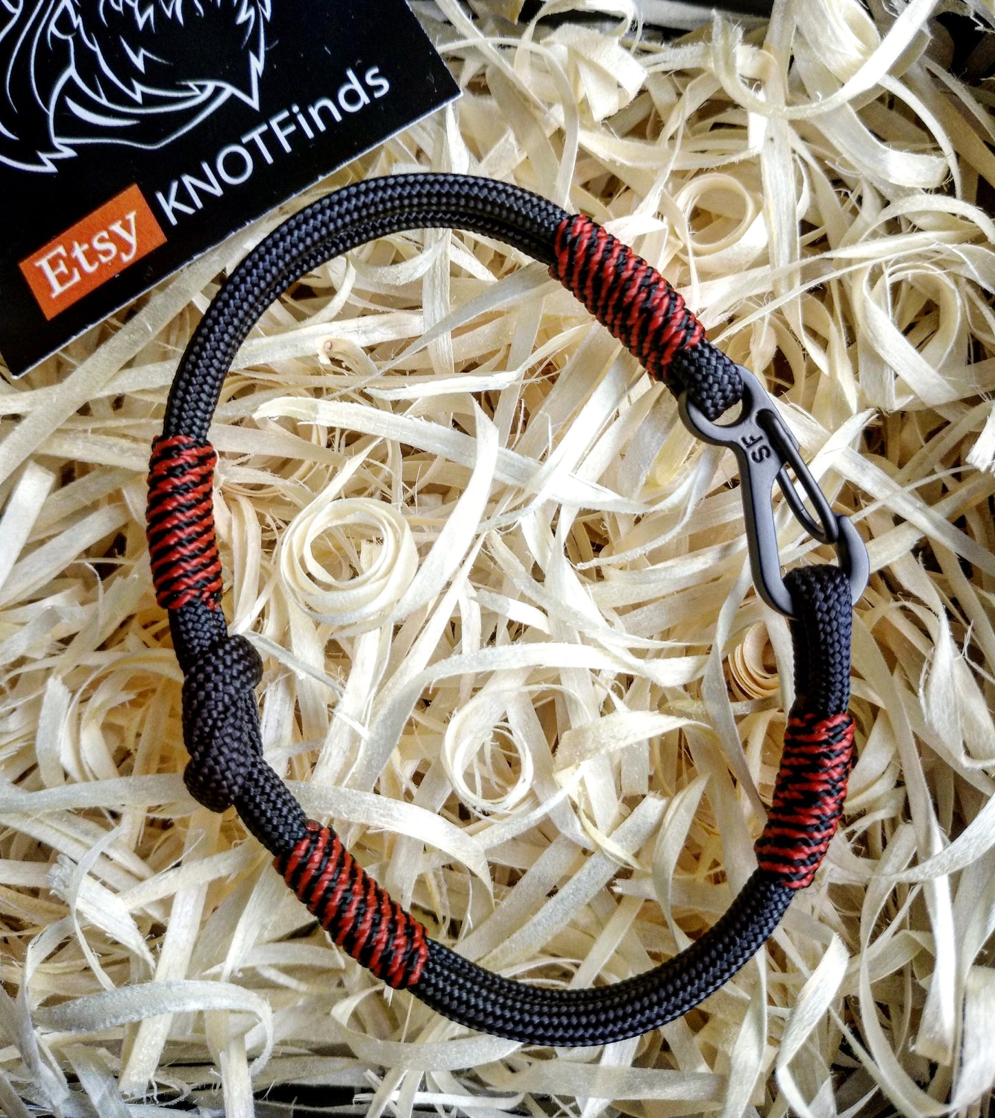 Handmade paracord bracelet made of Celtic knots, carbine and paracord. Nordic viking style.