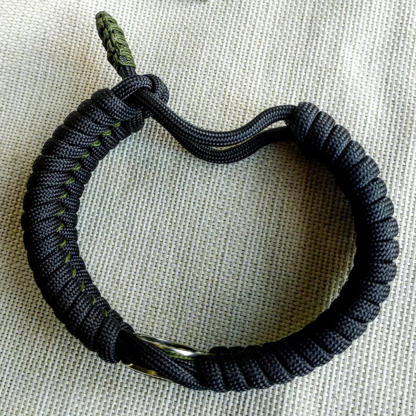 Nordic paracord bangle "TEMPLAR CROSS". The original brutal bracelet made of Celtic knots and beads. Viking style.