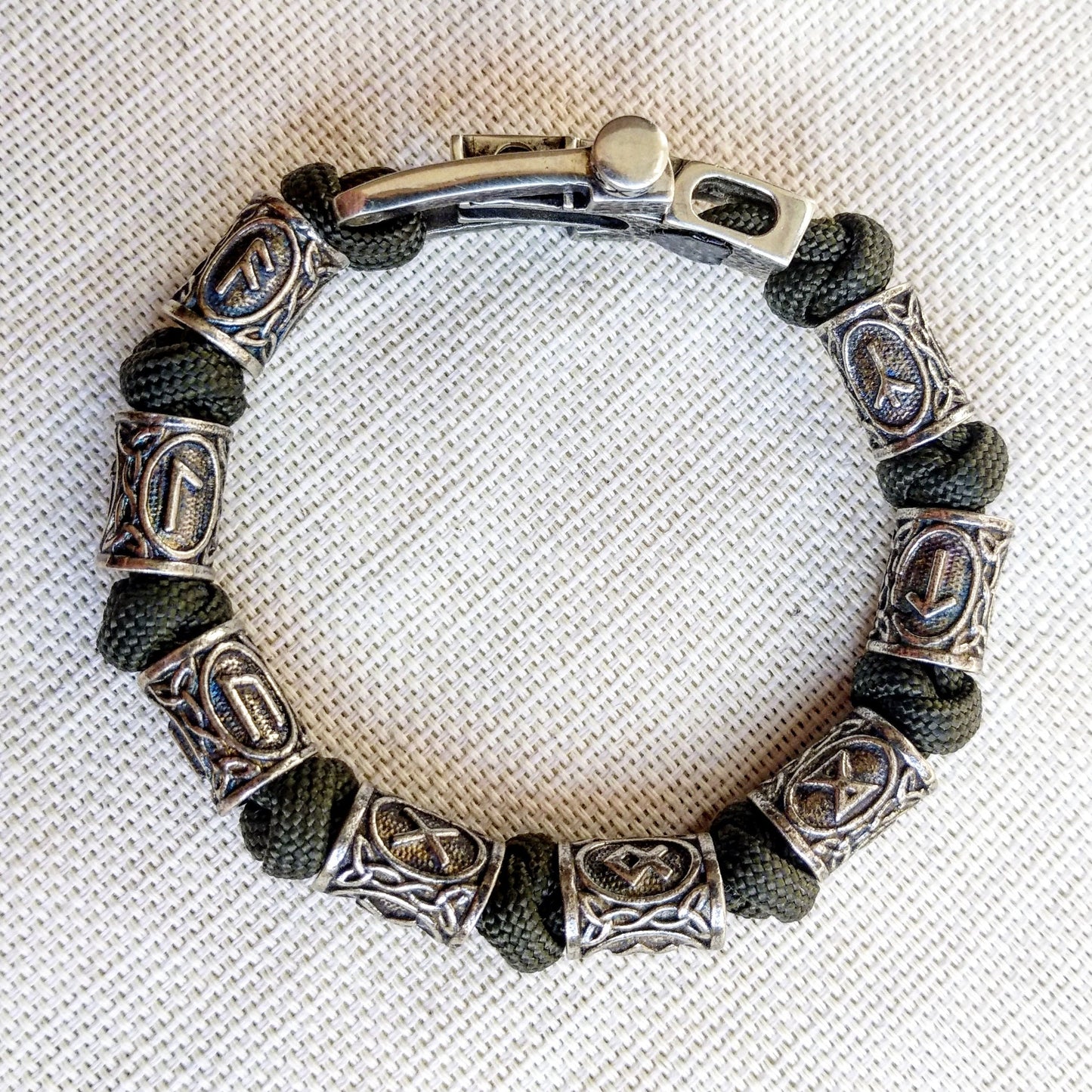 Runic paracord bracelet "VIKING". Nordic bracelet with steel runes beads.