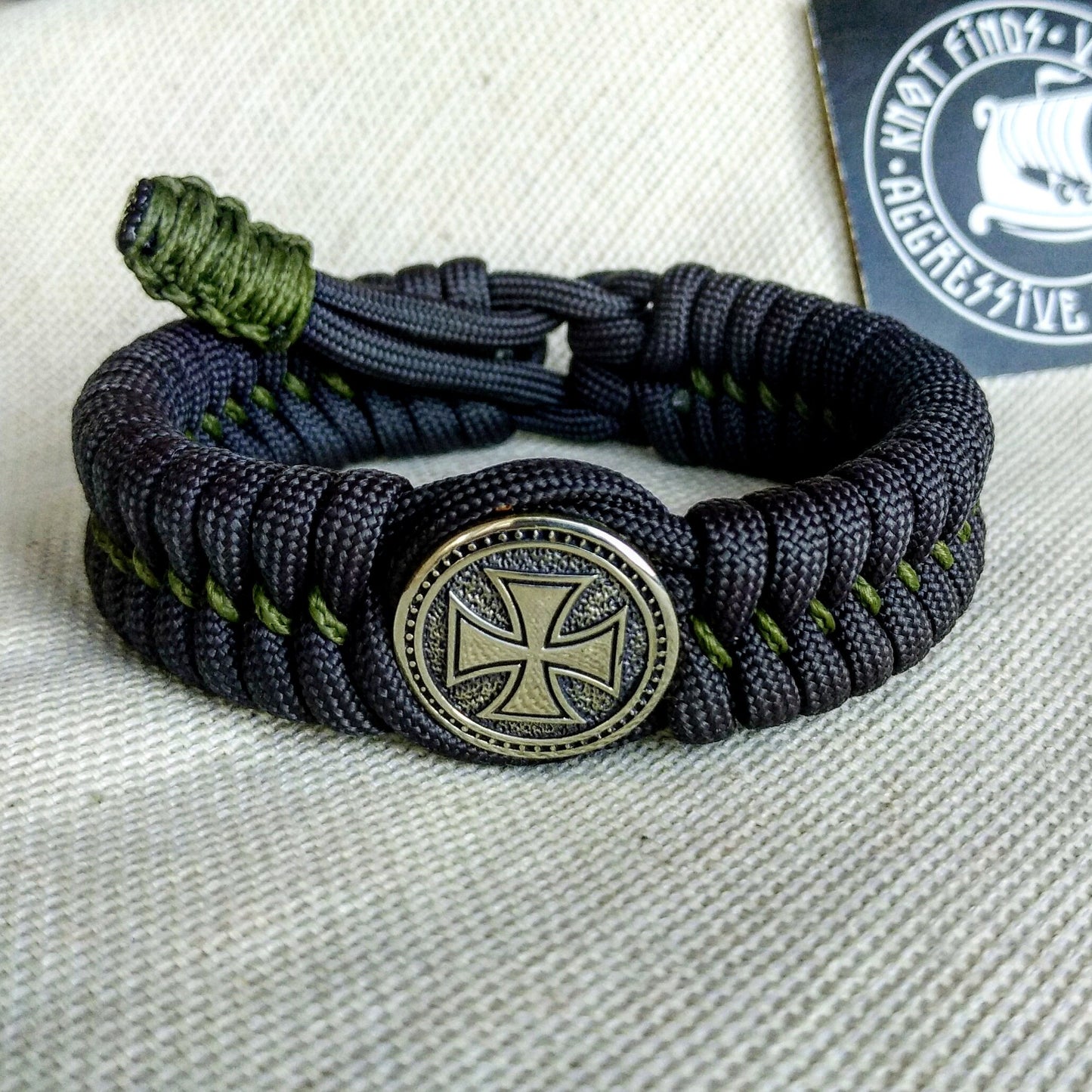 Nordic paracord bangle "TEMPLAR CROSS". The original brutal bracelet made of Celtic knots and beads. Viking style.